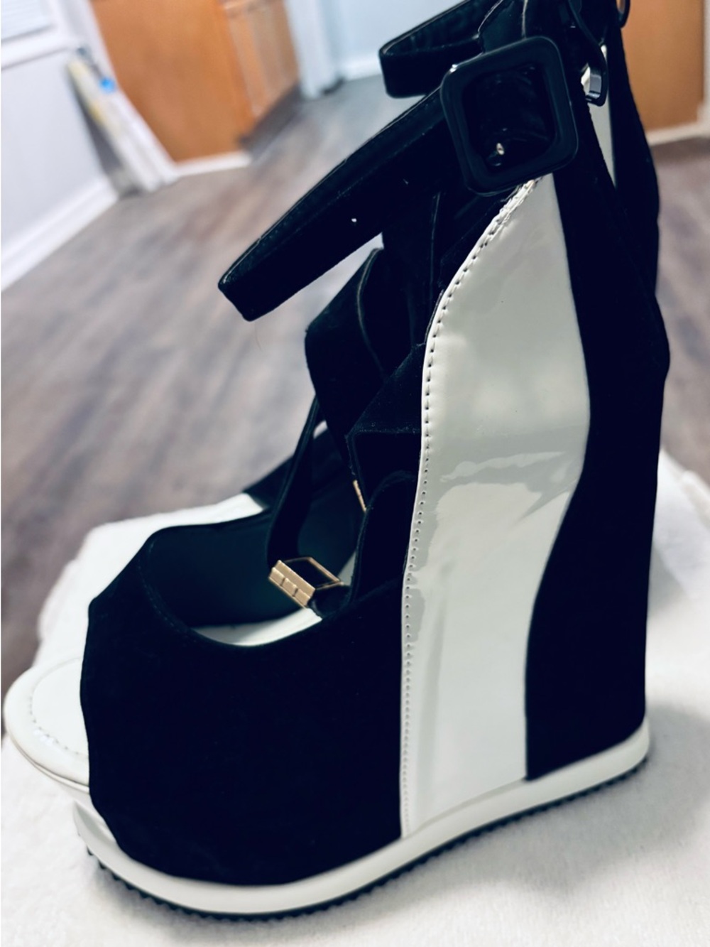 Brand New K-Pop Platform Wedges - Size 7.5- Wedge Height 5.5 Inches - Box 1C